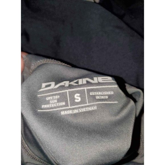 Dakine Mens Small Short Sleeve Swim Surf  Shirt UPF 50+ Sun Protection Logos SfP - Picture 8 of 10